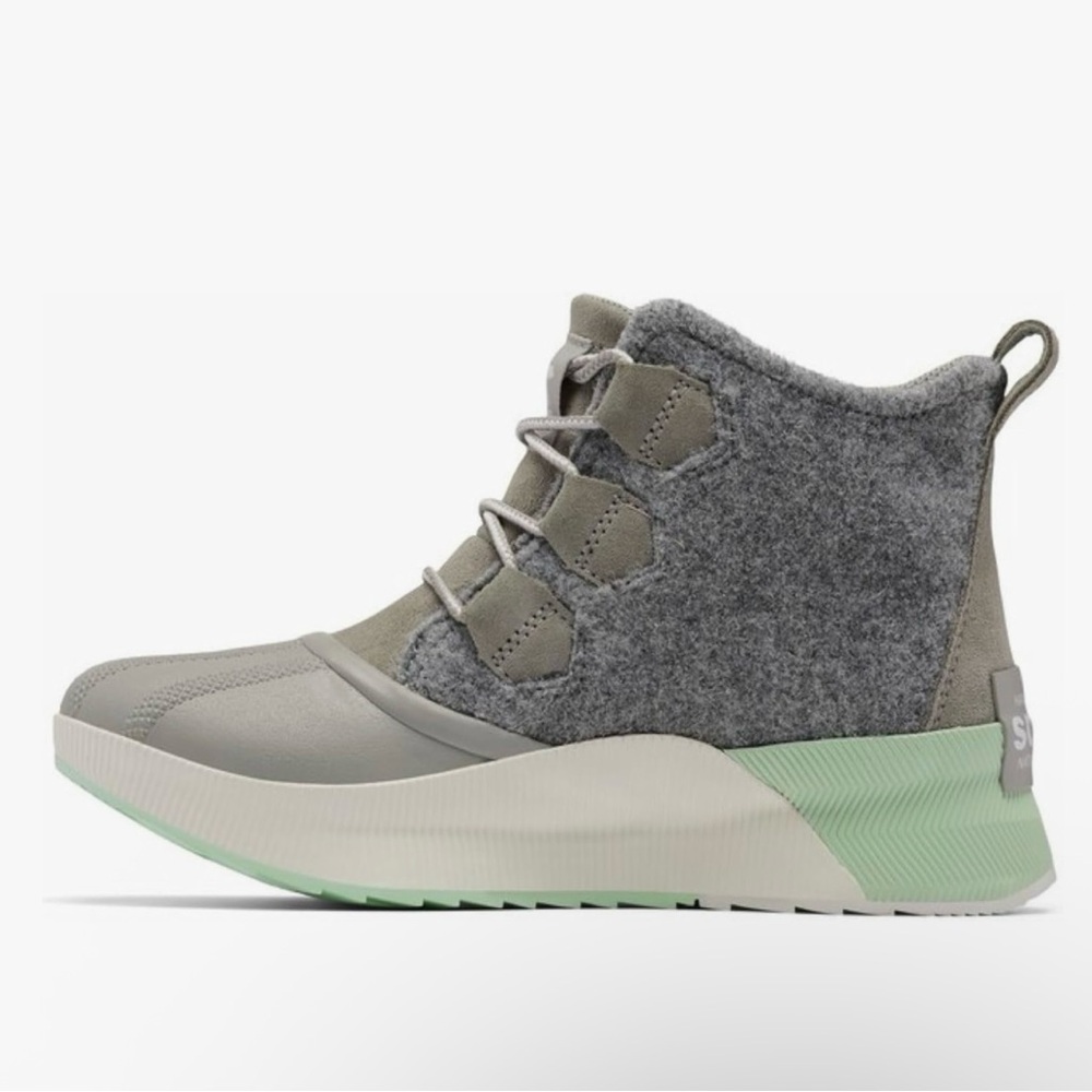 Sorel Out N About Dove Gray and Mint Ankle Waterproof Snow Booties women’s 9.5